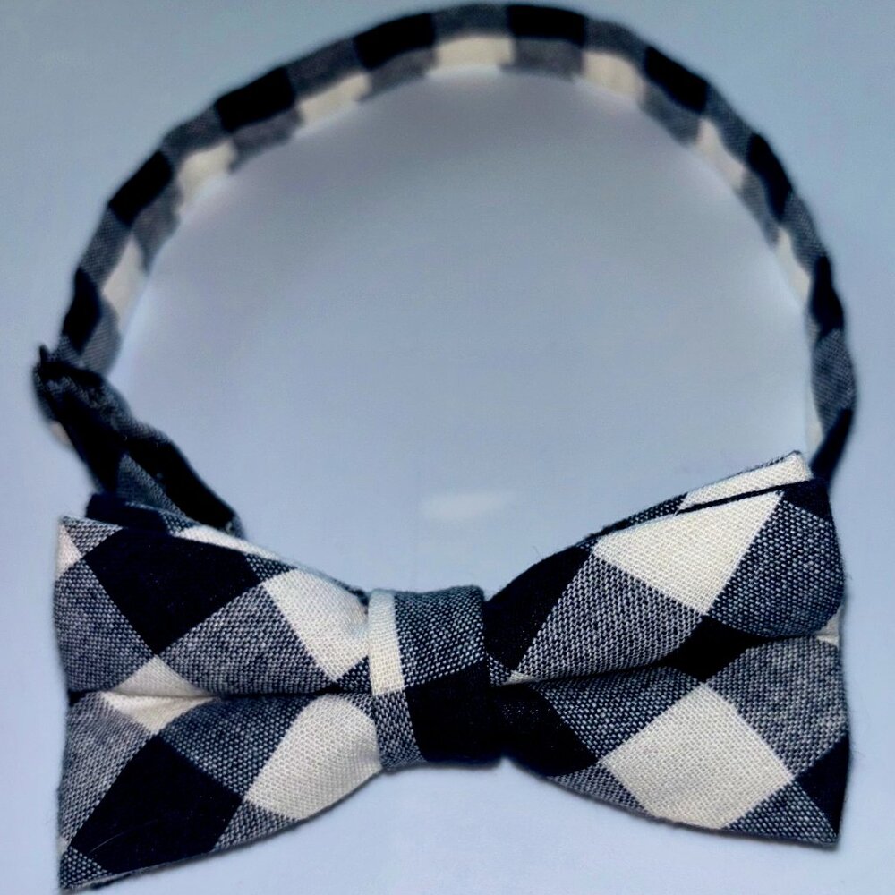 Men's 100% cotton navy/off white dha ONE bow tie